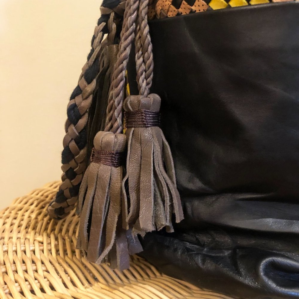 🌟Host Pick!🌟 Rabeanco Woven Leather Bucket Bag - Picture 7 of 15